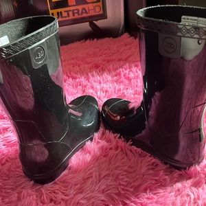 Girls Ugg rain boots slightly used in good condition